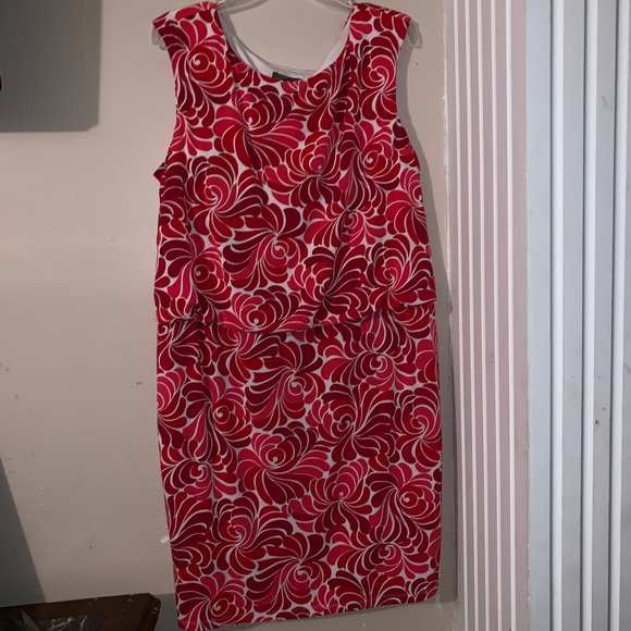 Formal Women’s dress - Picture 1 of 6